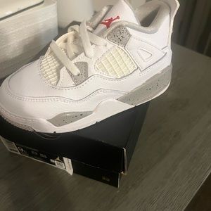Jordon 4 Retro, Never Worn
